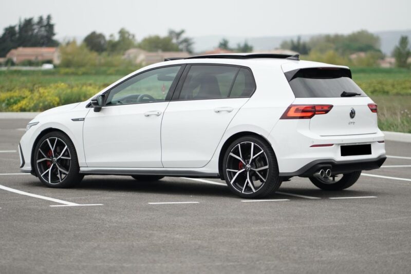 <h1>VOLKSWAGEN GOLF 2021</h1>